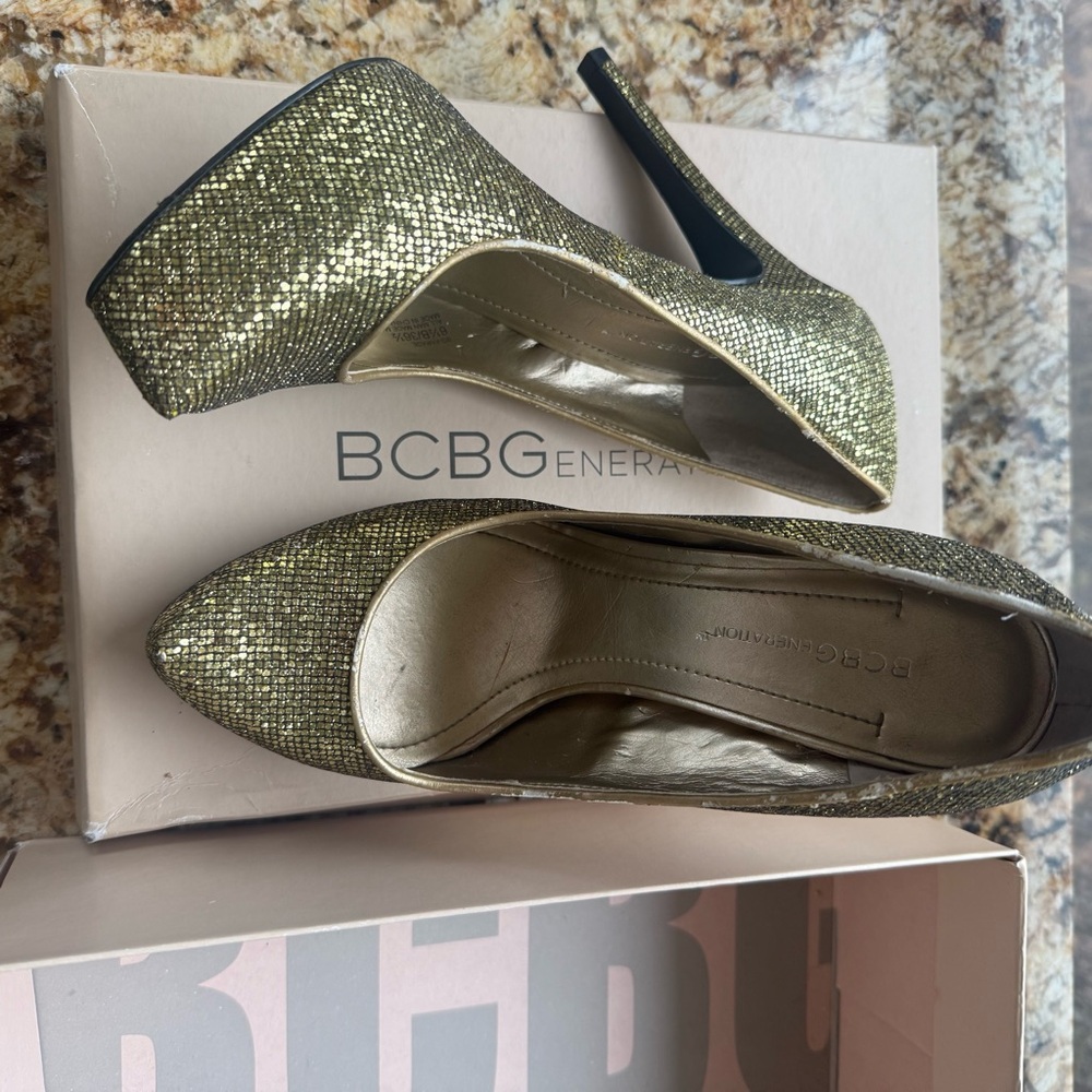 BCBGeneration Gold Heels High Stiletto & Glittery Texture - NEW in box Size 6.5 - Picture 5 of 11